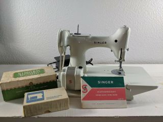 Vintage 1968/69 Singer Sewing Machine 221 221k Featherweight White With Case