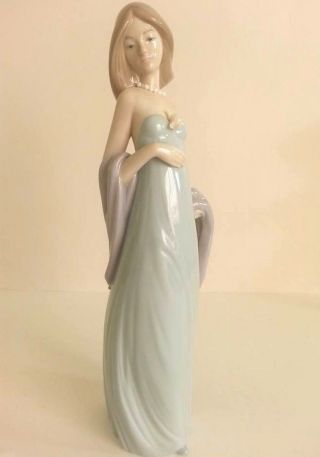 Vintage Lladro Hand Made In Spain Daisa 1987 Girl With Elegant Evening Dress