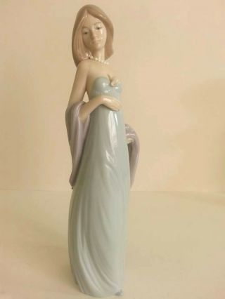VINTAGE LLADRO HAND MADE IN SPAIN DAISA 1987 GIRL WITH ELEGANT EVENING DRESS 5
