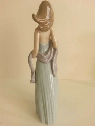 VINTAGE LLADRO HAND MADE IN SPAIN DAISA 1987 GIRL WITH ELEGANT EVENING DRESS 7