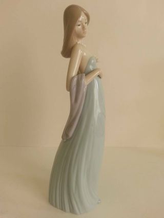 VINTAGE LLADRO HAND MADE IN SPAIN DAISA 1987 GIRL WITH ELEGANT EVENING DRESS 8