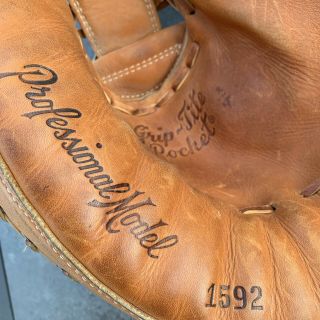 Vintage WILSON 1592 Professional Model Leather Baseball Catchers Glove Mitt RHT 2