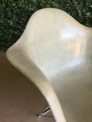 Vintage Charles,  Ray Eames LAR Herman Miller Sea Foam Shell Chair Low Wire Base 3