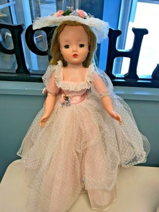 Madame Alexander Cissy Doll With Clothing Set