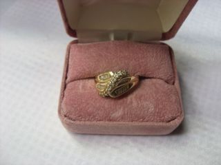 Vintage 14K Solid Yellow Gold Ladies Diamond Ring Size 5.  5 (?) Weight is 5 grams 8