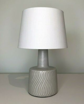 Vintage Jane & Gordon Martz Marshall Studios White Incised Ceramic Table Lamp