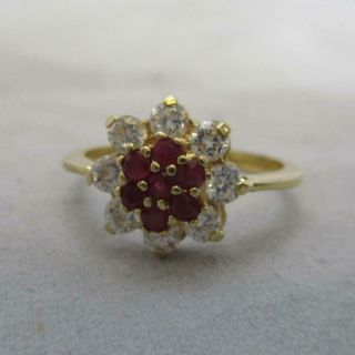 18k White Sapphire Ruby Cluster Ring Vintage C1980.  F21