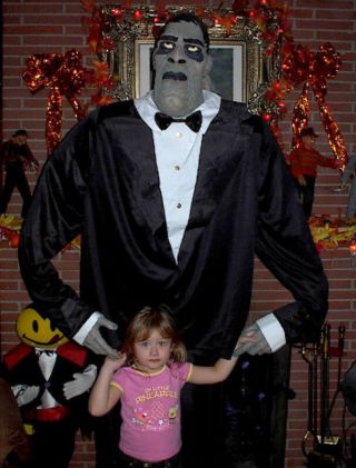 GIANT LIFE SIZE 7 FOOT LURCH the BUTLER HALLOWEEN PROP (VERY RARE) AS - IS 3