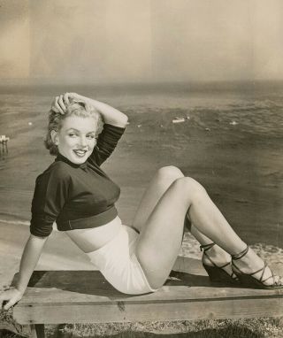 Blonde Bombshell Marilyn Monroe Vintage 1951 Pacific Ocean Pin - Up Photograph 2