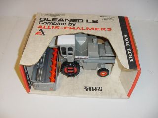 1/32 Vintage Allis Chalmers L2 Gleaner Combine W/super Box By Ertl