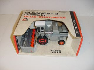 1/32 Vintage Allis Chalmers L2 Gleaner Combine W/Super Box by ERTL 2