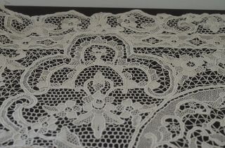 Vintage Handmade Needle Lace Tablecloth 65” X 104” Uu626