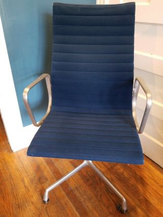 Herman Miller Eames Aluminum Group Executive Vintage Early 4 Caster Blue Fabric