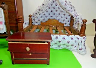 ANTIQUE VICTORIAN OLD VINTAGE DOLLS HOUSE FURNITURE CHAISE LONGUE CHEST BED A/F 3