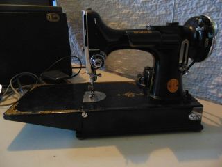 Vintage Collectible 1933 Singer Sewing Machine In Case Good A6001 4