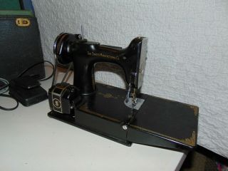 Vintage Collectible 1933 Singer Sewing Machine In Case Good A6001 6