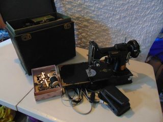 Vintage Collectible 1933 Singer Sewing Machine In Case Good A6001 8