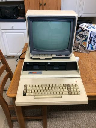Franklin Ace 1200 Vintage Computer,  With Floppy Diskettes And Monitor