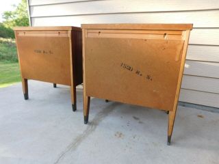 Pair Mid Century Walnut & Mahogany Concave Nightstands Side Tables Tapered Legs 11