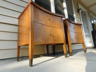Pair Mid Century Walnut & Mahogany Concave Nightstands Side Tables Tapered Legs