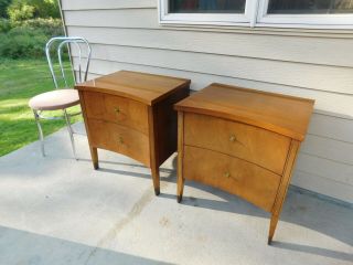 Pair Mid Century Walnut & Mahogany Concave Nightstands Side Tables Tapered Legs 3