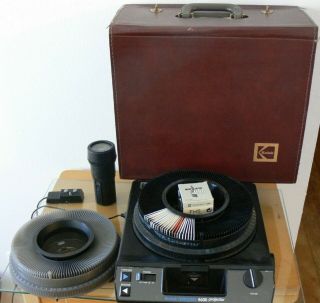 Vintage Kodak Carousel 4600 Slide Projector Remote,  Tray,  Extra Bulb,  Leather Case
