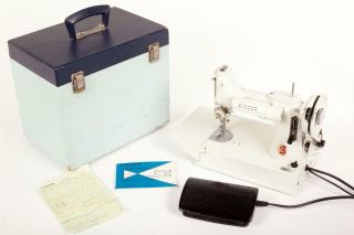 Vintage " Singer Featherweight " 221k Sewing Machine " White Model " With Case