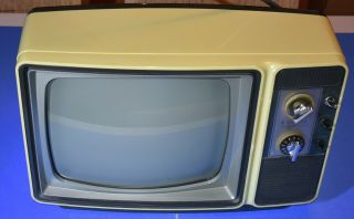 Zenith Solid State Tv 1977 Vintage Black And White Retro Television Great