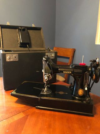 Vintage 1952 Singer Black Featherweight 221 Sewing Machine W/ Carry Case -