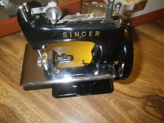 Vintage Singer 20 Sewhandy Toy Child Small Sewing Machine 1940 