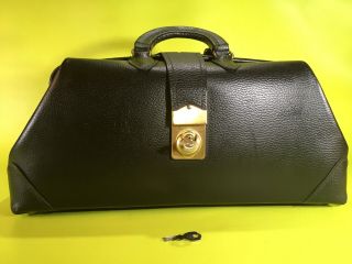 Vintage Doctors Medical Bag Crest Lock Co.  25216m F2 Leather Black