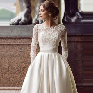Vintage Long Sleeve Wedding Dresses Boat Neck Appliques Lace Satin Bridal Gown 2