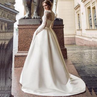 Vintage Long Sleeve Wedding Dresses Boat Neck Appliques Lace Satin Bridal Gown 3