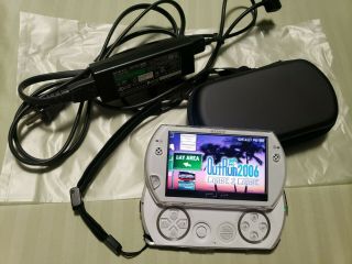 Sony Psp Go White,  M2 Modded 128gb W/ Cable & Cases,  Black Strap (rare)