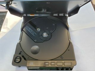 Sony DZ555 discman vintage compact disc player 2