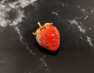 Vintage Crown Trifari Lucite Strawberry Fruit Brooch Pin Jewellery 1960 