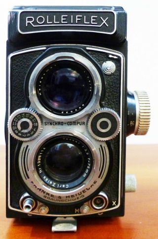 Vintage Rolleiflex Camera With Zeiss Tessar 3.  5/75mm Lens And Box