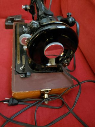 1956 Vintage Singer Portable Sewing Machine Model 99 - 31 W/Case 3