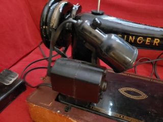 1956 Vintage Singer Portable Sewing Machine Model 99 - 31 W/Case 6