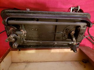 1956 Vintage Singer Portable Sewing Machine Model 99 - 31 W/Case 7