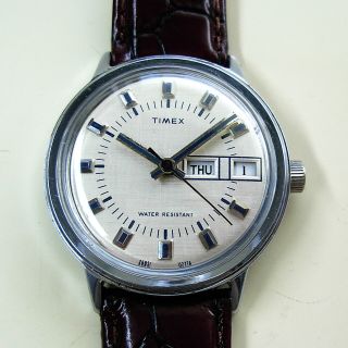 Vintage 1976 Timex Marlin Men’s Day - Date Watch - Linen Dial 2