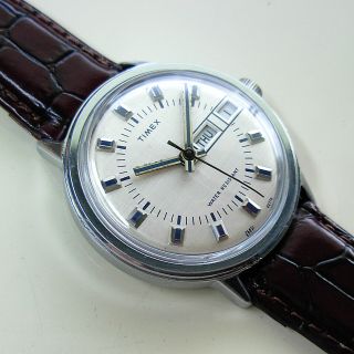 Vintage 1976 Timex Marlin Men’s Day - Date Watch - Linen Dial 3