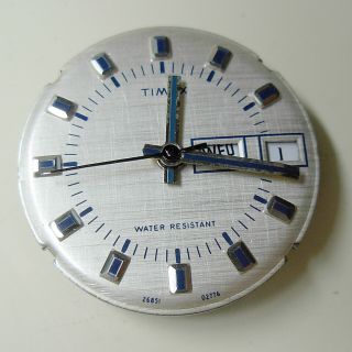 Vintage 1976 Timex Marlin Men’s Day - Date Watch - Linen Dial 5