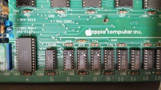 Vintage Apple IIe 2e Computer A2S2064 2
