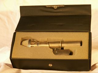 Akg D190e Vintage Dynamic Cardioid Microphone With Xlr Connector With Cord