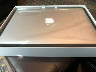 Apple MacBook Air 13.  3 