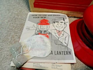 VINTAGE 1952 COLEMAN LANTERN 200 A RED & Black AND BOX 2