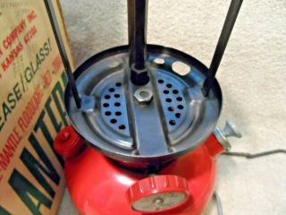 VINTAGE 1952 COLEMAN LANTERN 200 A RED & Black AND BOX 5