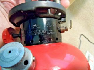 VINTAGE 1952 COLEMAN LANTERN 200 A RED & Black AND BOX 6