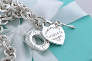 Return to Tiffany & Co Sterling Silver Heart & Mini Key Toggle 16 